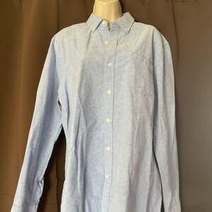 Amazon basics Men's Light Blue Long-Sleeve Oxford Button-Down Shirt - Size L